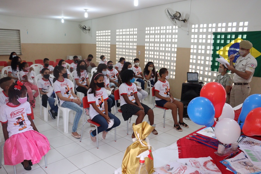 Estudantes da rede municipal de Juazeiro participam de solenidade de formatura do Proerd