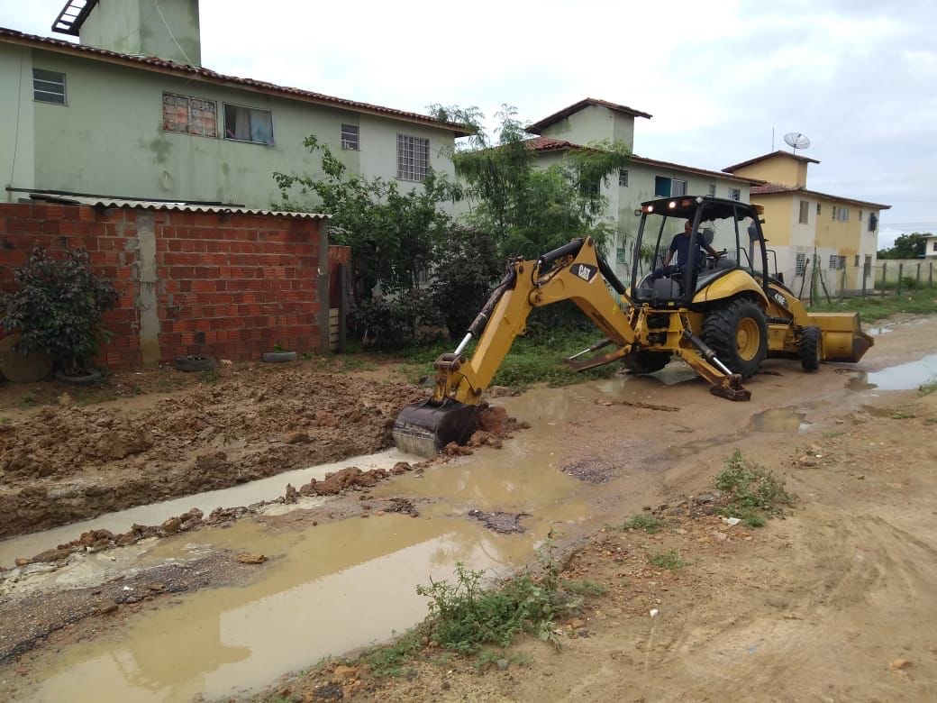 Prefeitura de Juazeiro realiza intervenções para amenizar os transtornos ocasionados pelas chuvas