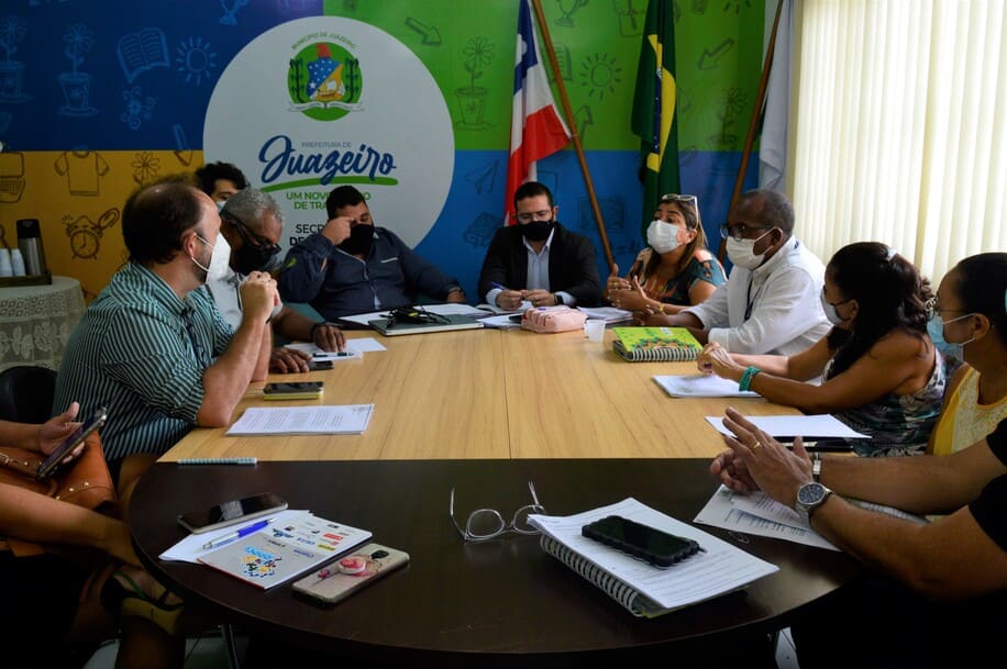 Secretaria de Educação de Juazeiro recebe entidades representativas do setor para diálogo sobre rateio do Fundeb e auxílio tecnológico