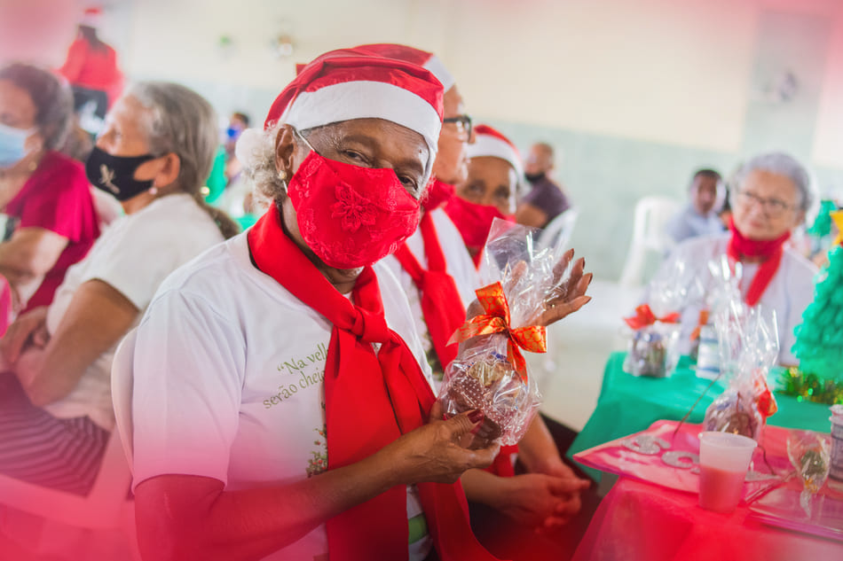Prefeitura de Juazeiro festeja o Natal com idosos atendidos pelas unidades do CRAS