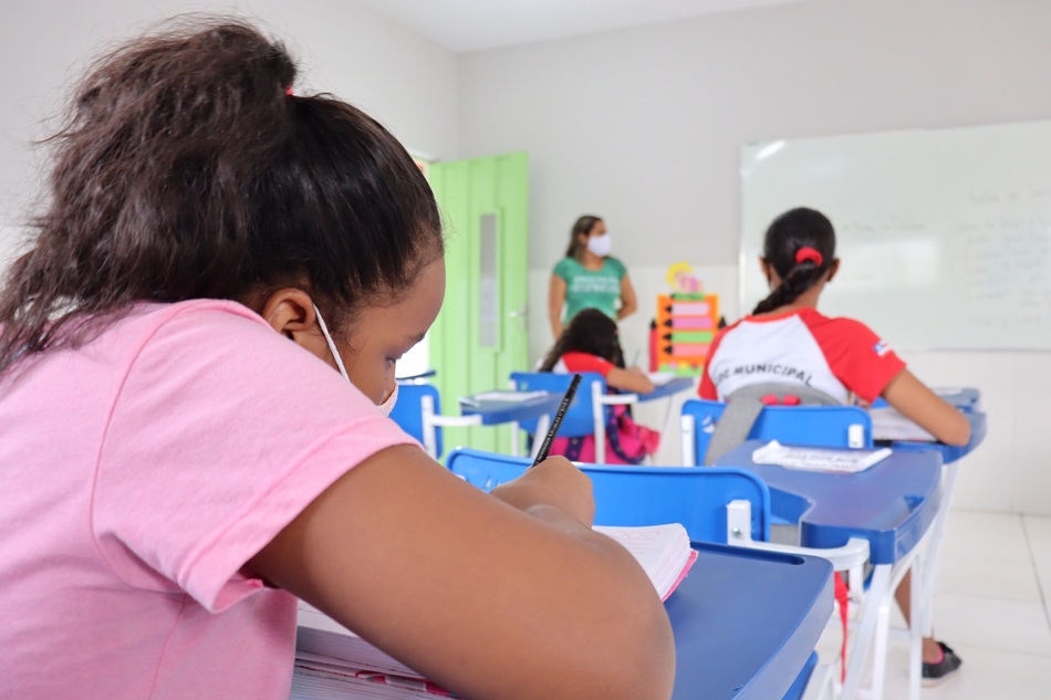 Prefeitura de Juazeiro preza pela legalidade na valorização em pecúnia dos servidores da Educação