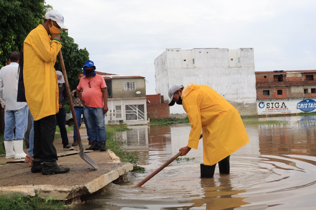 Prefeitura de Juazeiro coloca equipes nas ruas para monitorar impacto do temporal