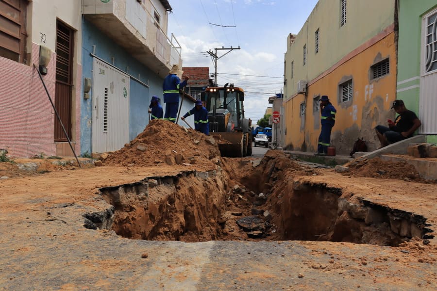 Prefeitura de Juazeiro atua na recuperação de drenagem da travessa Edson Ribeiro, no bairro Alagadiço