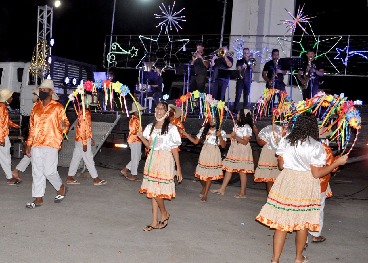 ’Natal Iluminado’: moradores de Carnaíba do Sertão prestigiam apresentações e elogiam projeto da Prefeitura de Juazeiro