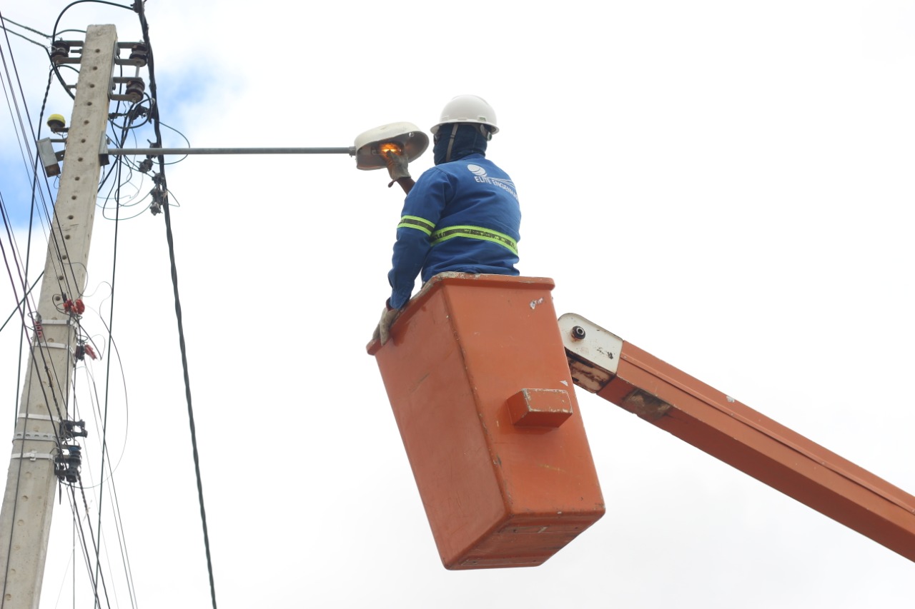 Prefeitura repôs 400 lâmpadas em várias comunidades de Juazeiro na segunda quinzena de novembro