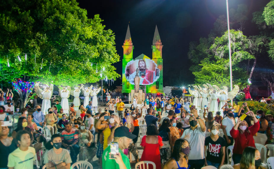 ‘Natal Iluminado’ da Prefeitura de Juazeiro retorna à Praça da Bandeira e emociona público em última apresentação na área central