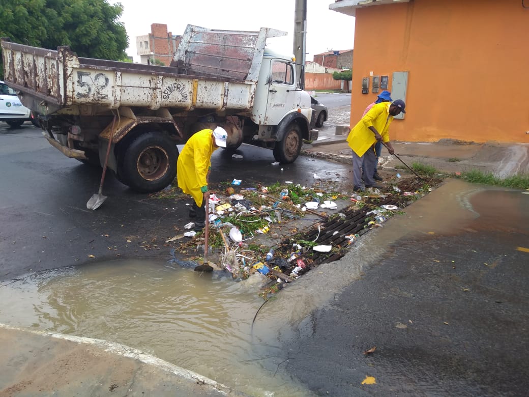Chuvas: Prefeitura de Juazeiro continua com trabalhos preventivos e orienta população a não jogar lixo nas ruas