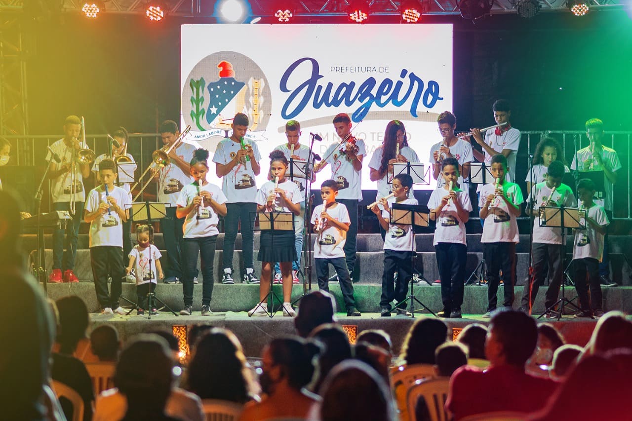 Fechando programação com chave de ouro, ‘Natal Iluminado’ da Prefeitura de Juazeiro emociona público no distrito de Juremal