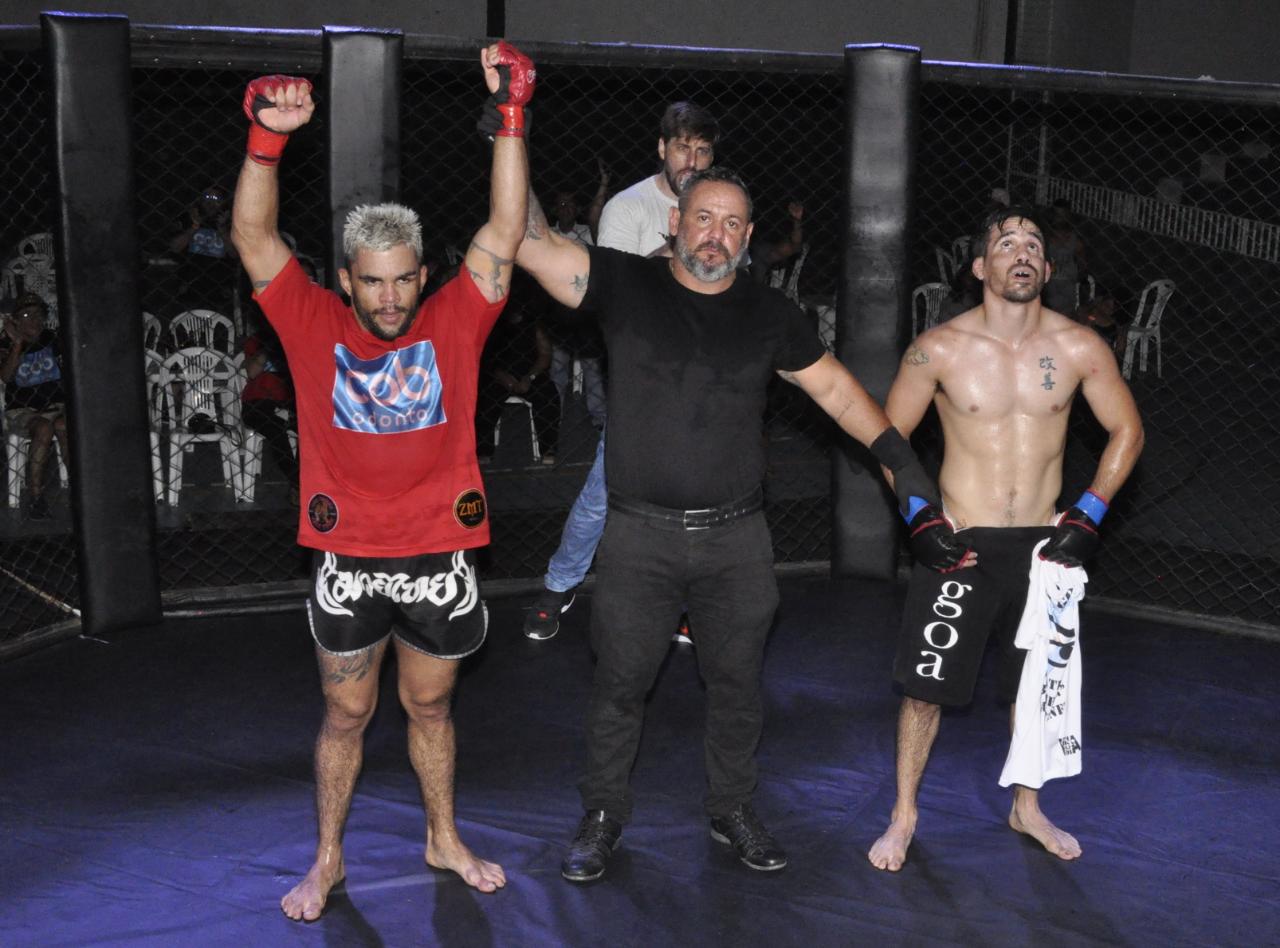 Em evento de MMA apoiado pela Prefeitura de Juazeiro, atleta local vence argentino e mantém cinturão de campeão