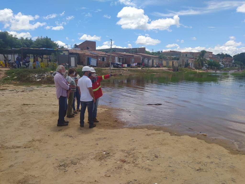 Com aumento da vazão de Sobradinho, SAAE Juazeiro executa ações de monitoramento em trechos do Rio São Francisco