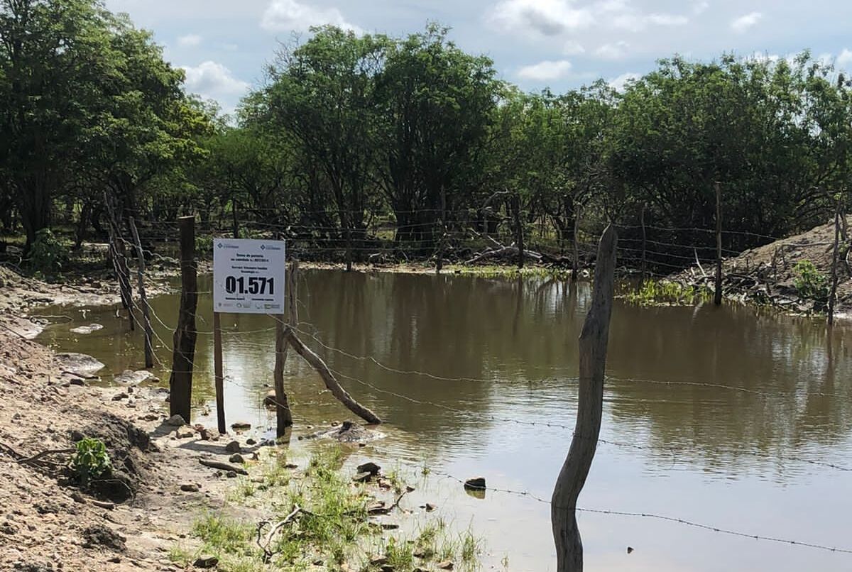 Chuvas enchem barreiros na zona rural de Juazeiro e homem do campo comemora