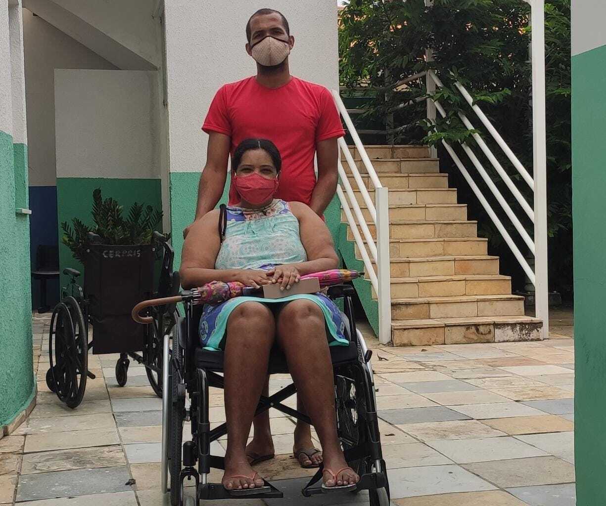 Inclusão: Pacientes cadastrados no Cerpris de Juazeiro recebem cadeiras de rodas