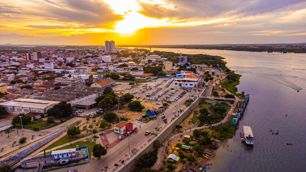 Prefeitura de Juazeiro aprimora ambiente de negócios da cidade e fortalece cenário econômico com atração de novos investimentos