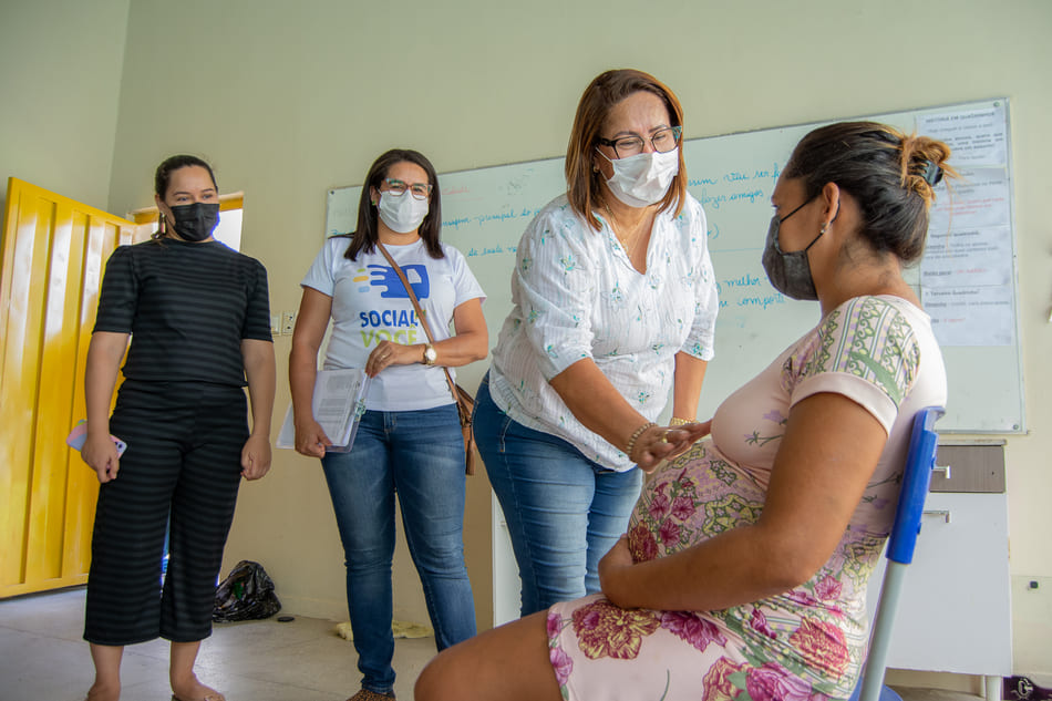 Mais assistência: prefeita Suzana Ramos visita famílias abrigadas no Colégio Paulo VI após cheia do Rio São Francisco