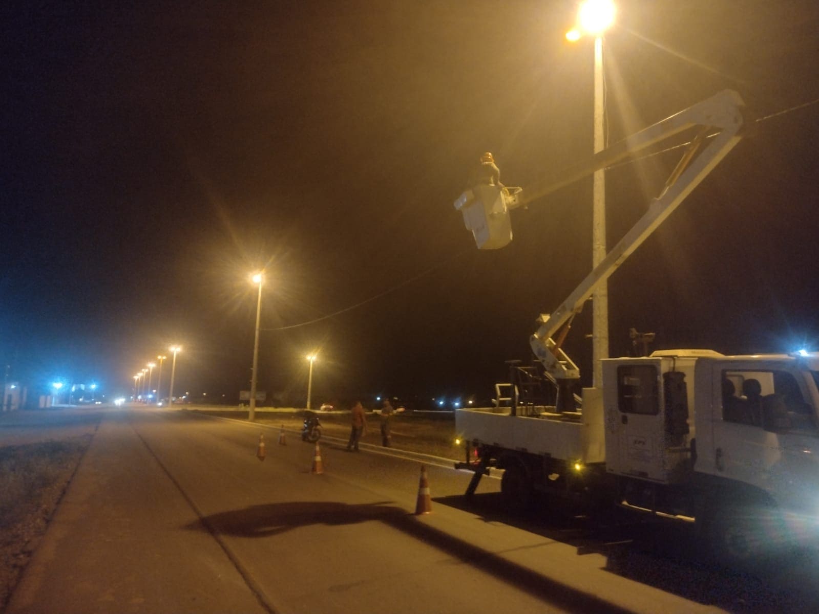 Prefeitura restabelece iluminação da Avenida Nova Juazeiro que havia sido prejudicada por causa das últimas chuvas