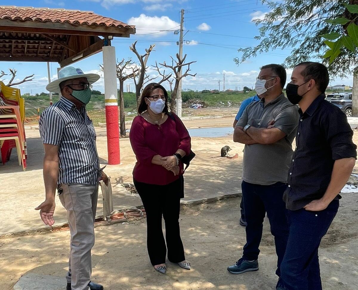 Prefeita Suzana Ramos ouve demandas de moradores da Piranga I e estuda realização de obras de infraestrutura e pavimentação para comunidade