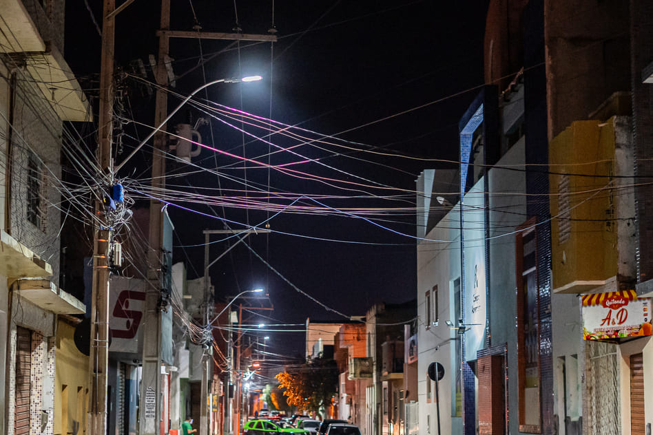 Prefeitura de Juazeiro avança na substituição de lâmpadas convencionais por LED para melhorar iluminação do município