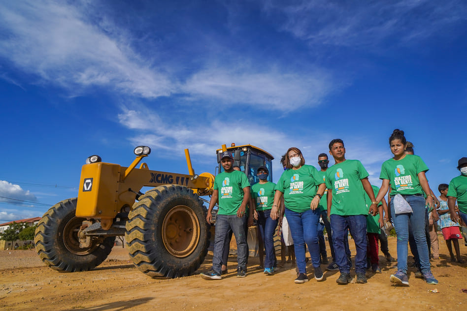Prefeita Suzana Ramos acompanha ações do programa ‘Juazeiro da Gente’ no Residencial Mairi e moradores aprovam mutirão de limpeza e manutenção