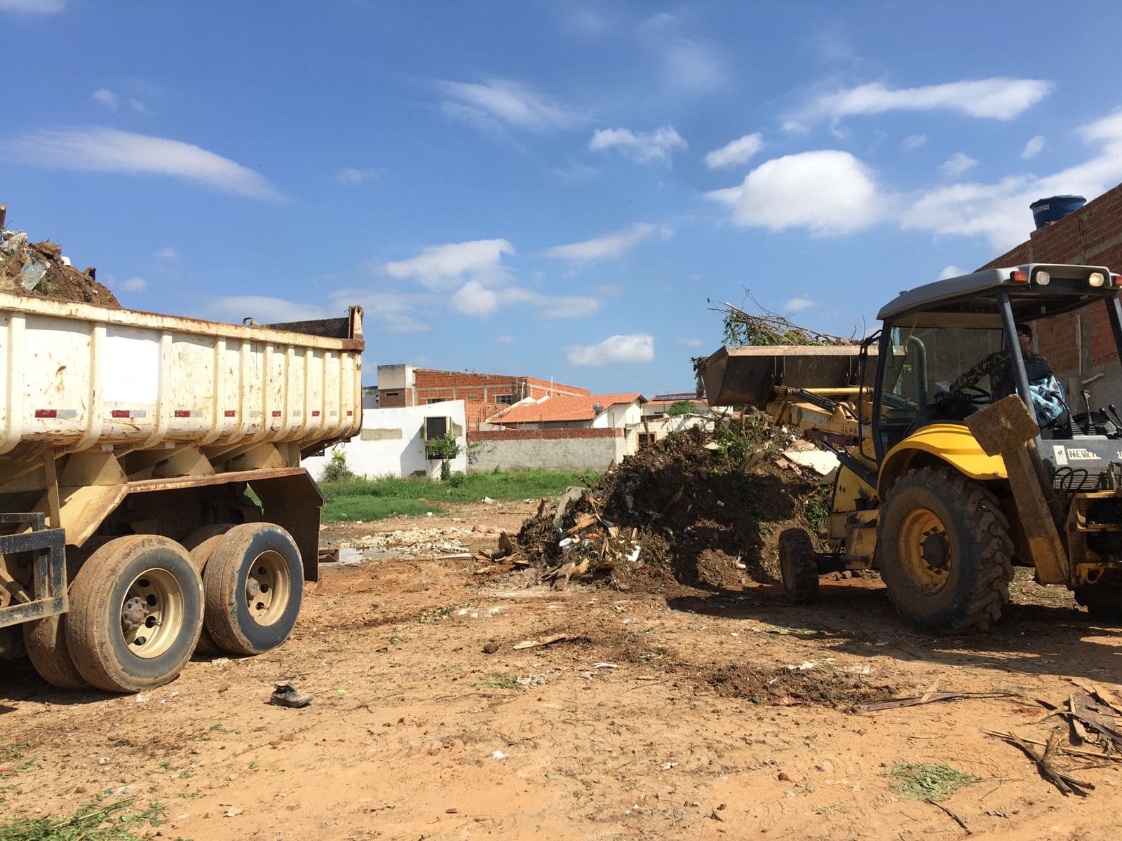 SAAE intensifica retirada de entulhos nos bairros de Juazeiro e reforça alerta sobre descarte irregular