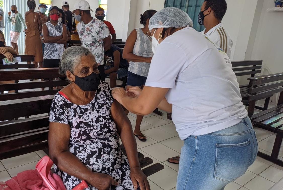 Covid-19: Comunidade quilombola do Rodeadouro é vacinada com dose de reforço pela Prefeitura de Juazeiro neste domingo
