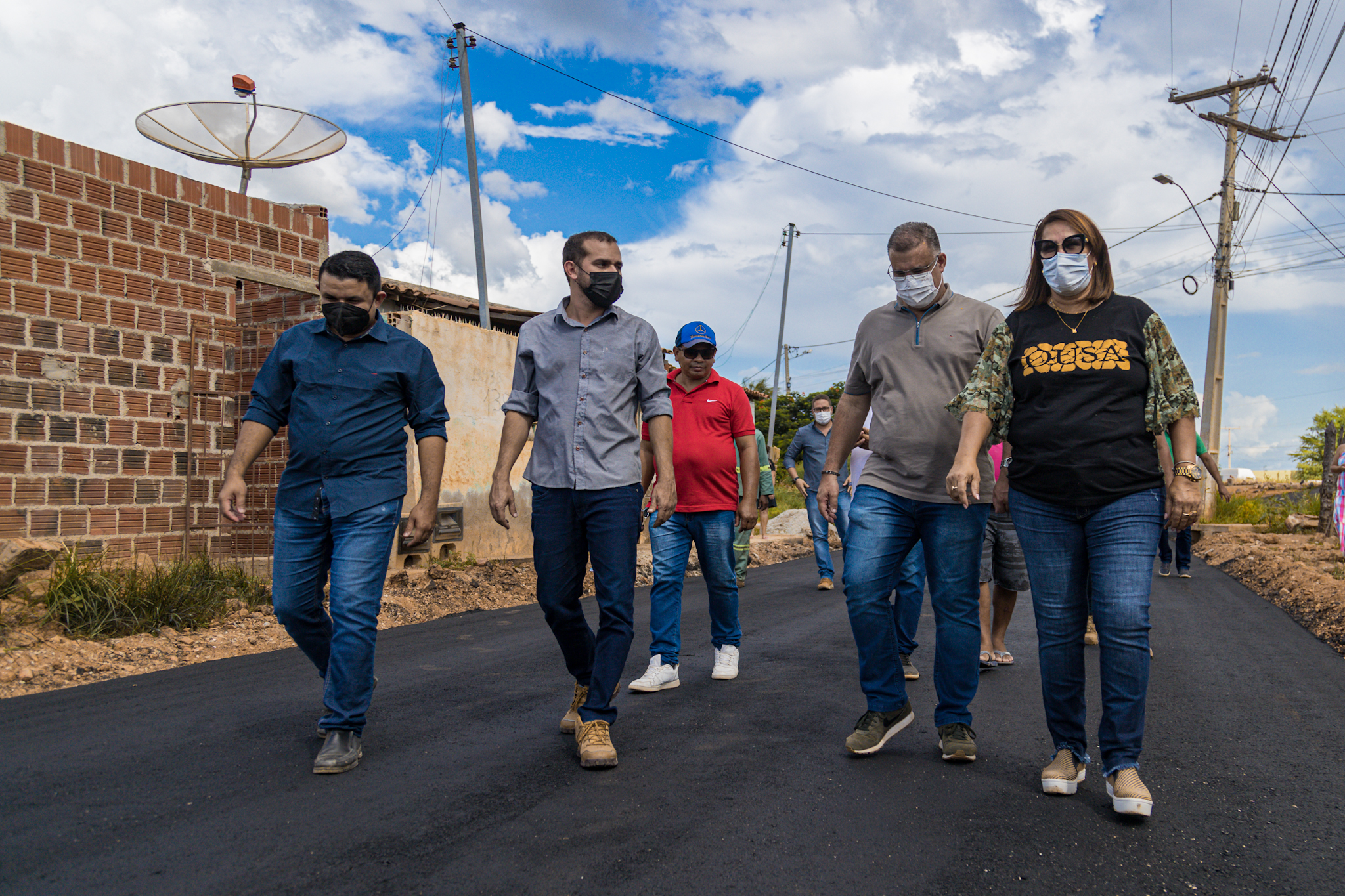 Recursos Próprios: Prefeita Suzana Ramos acompanha asfaltamento no bairro Itaberaba e anuncia recapeamento das avenidas Flaviano Guimarães e Edgar Chastinet