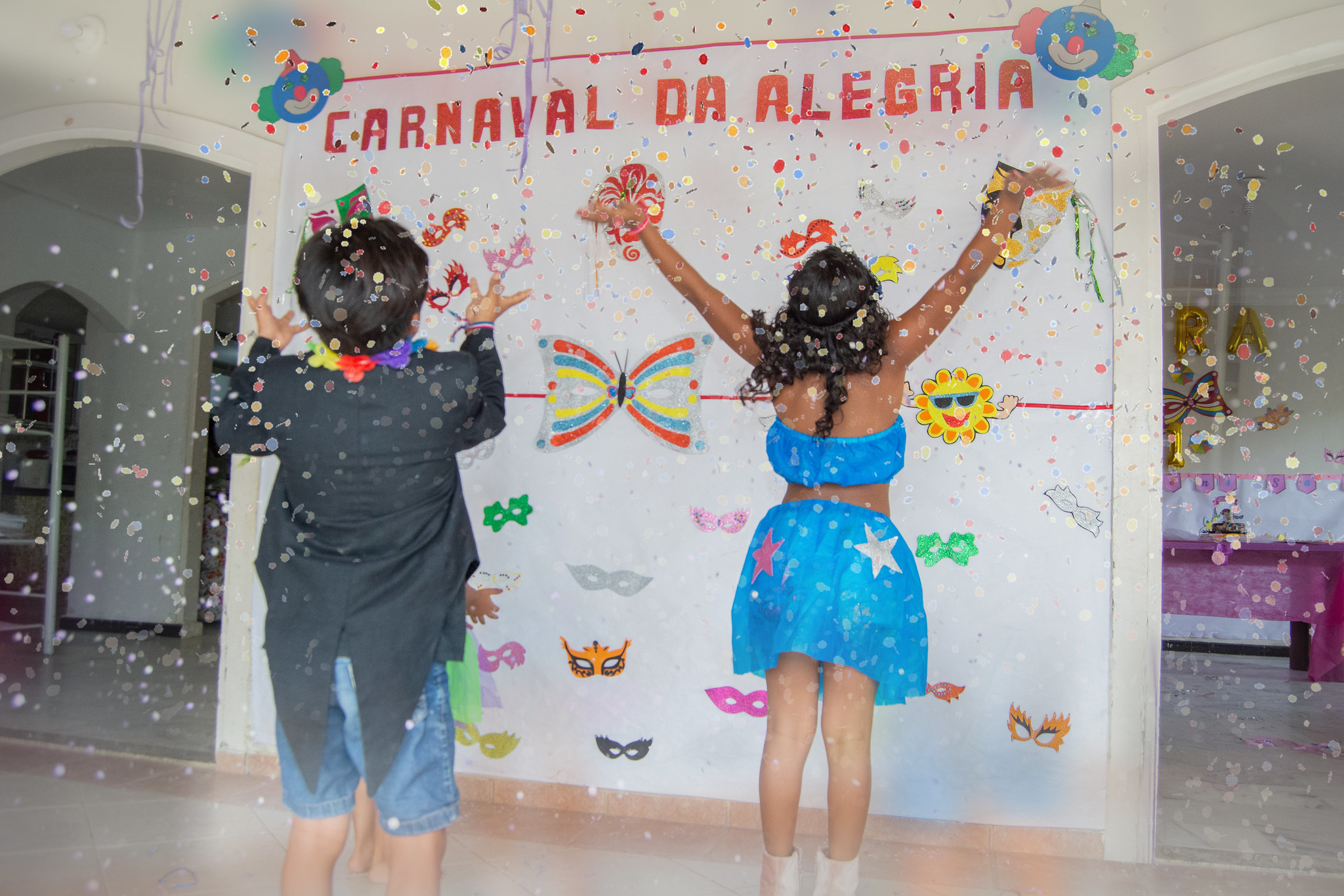 Equipe da Prefeitura de Juazeiro festeja o carnaval com as crianças da Casa Messe de Amor e Rosa Menina