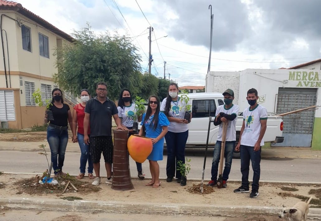 Plantio de mudas no Residencial Juazeiro I lembra Dia Nacional de Conscientização das Mudanças Climáticas