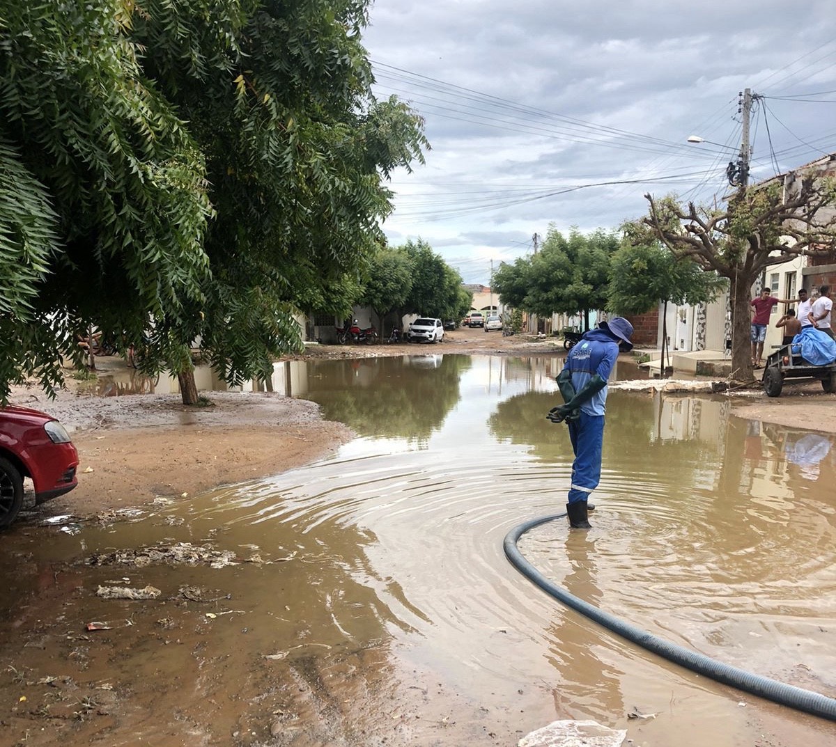 Prefeitura de Juazeiro mobiliza equipes para ações após fortes chuvas desta sexta-feira