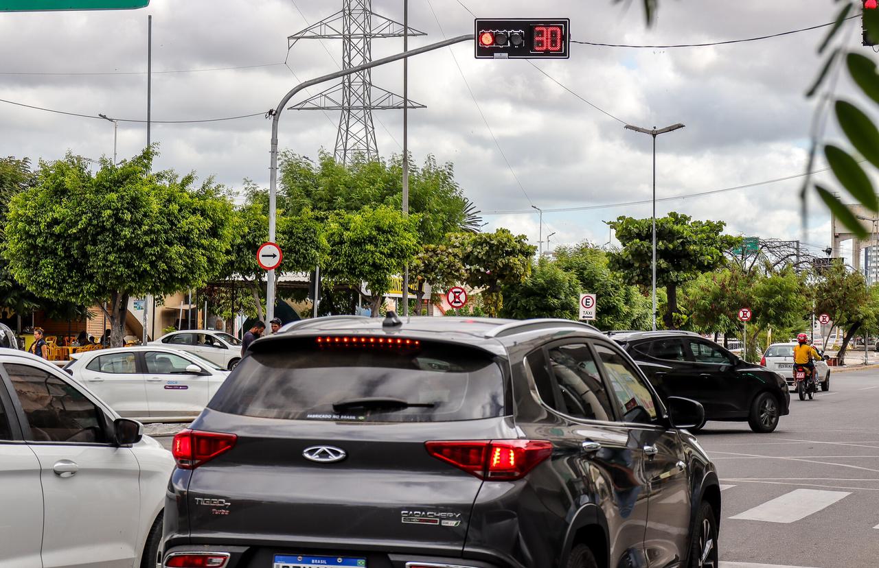 Novos semáforos com contagem regressiva começam a ser instalados pela Prefeitura de Juazeiro