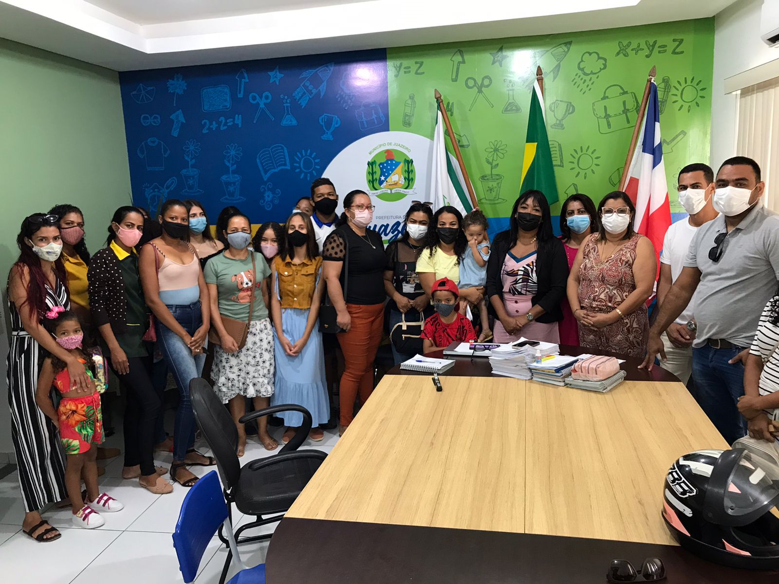 Secretaria de Educação de Juazeiro recebe comunitários do povoado de Lagoa do Salitre para otimizar bons resultados na localidade