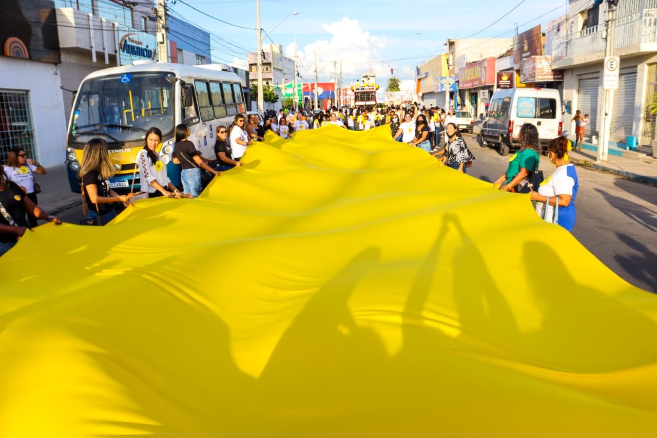 ‘Tapete’ amarelo tomou conta de Juazeiro no Dia de Combate ao Abuso e Exploração Sexual de Crianças e Adolescentes