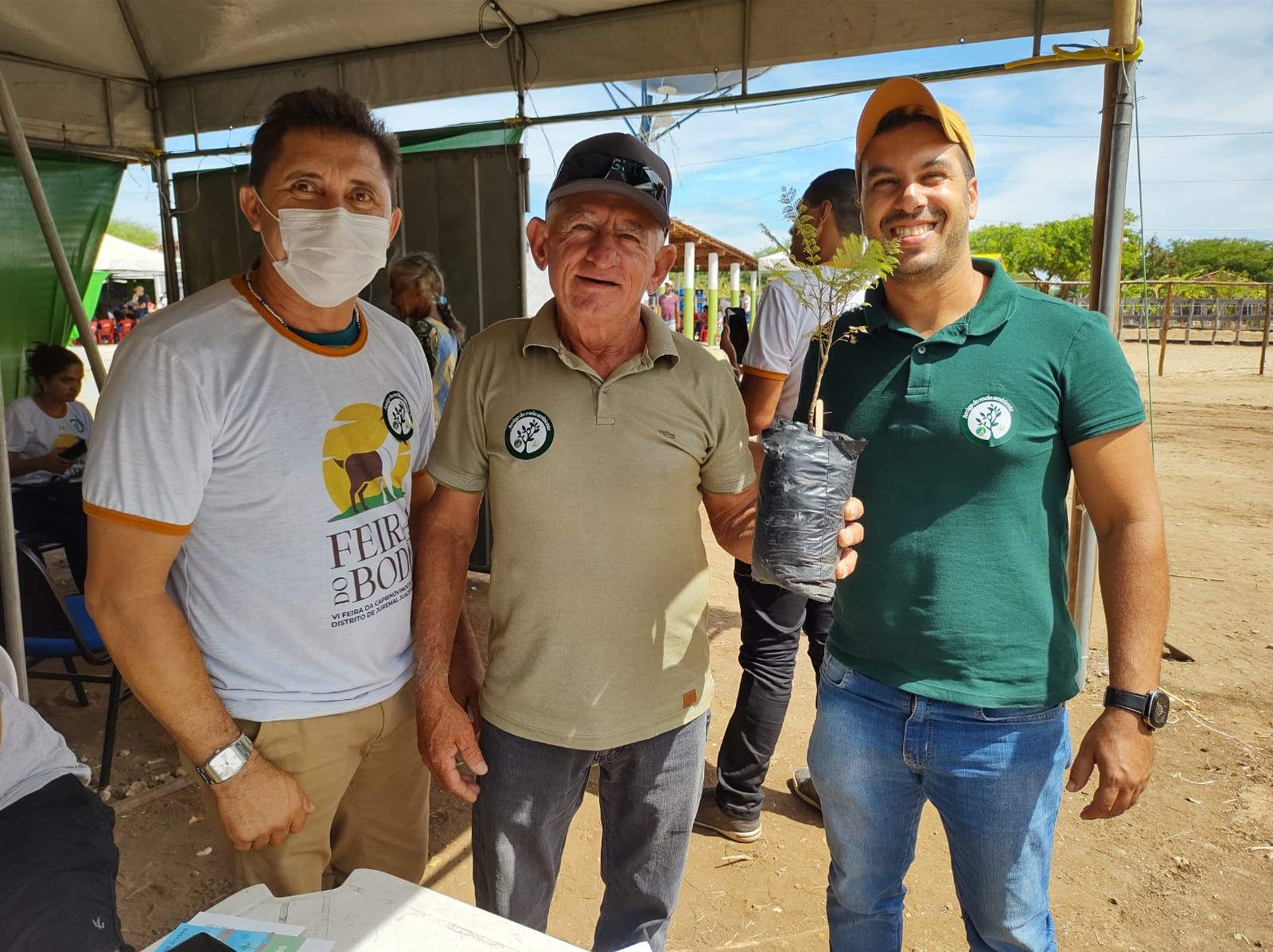 ’Juá Arborizado’: Cerca de 100 mudas de árvores nativas são distribuídas em ação na Feira do Bode de Juremal