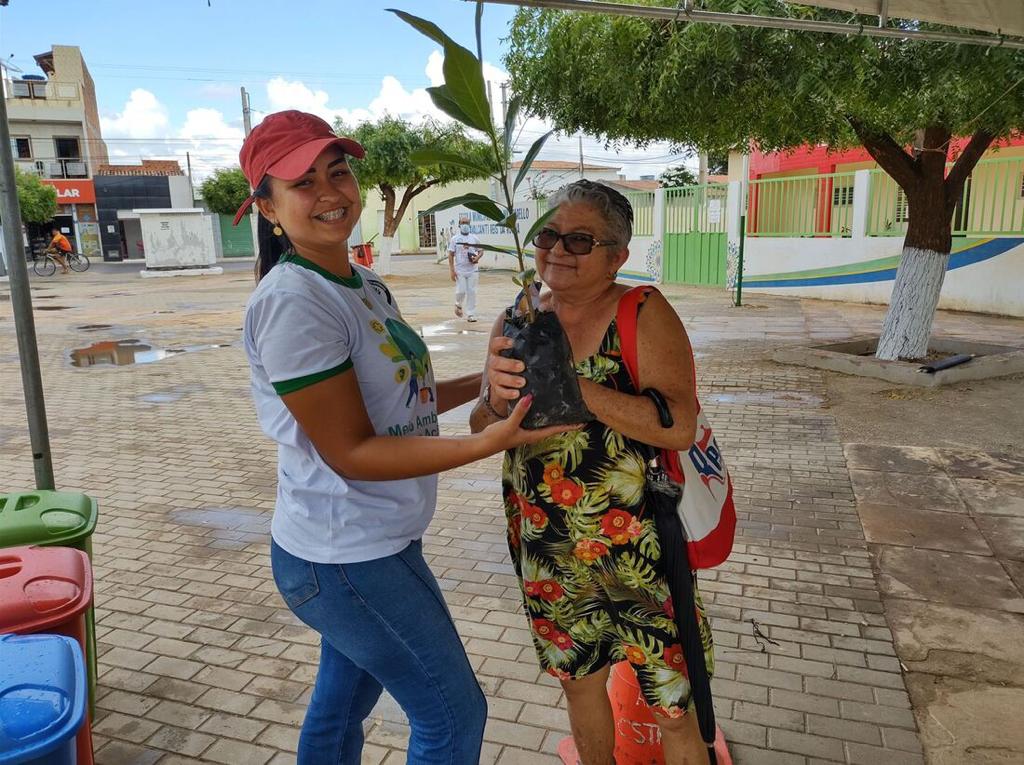 Em comemoração dos 40 anos de fundação do bairro João Paulo II, Prefeitura de Juazeiro leva ações ambientais para a comunidade