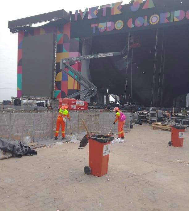 Após show de Ivete Sangalo, equipes de limpeza da Prefeitura de Juazeiro entram em ação