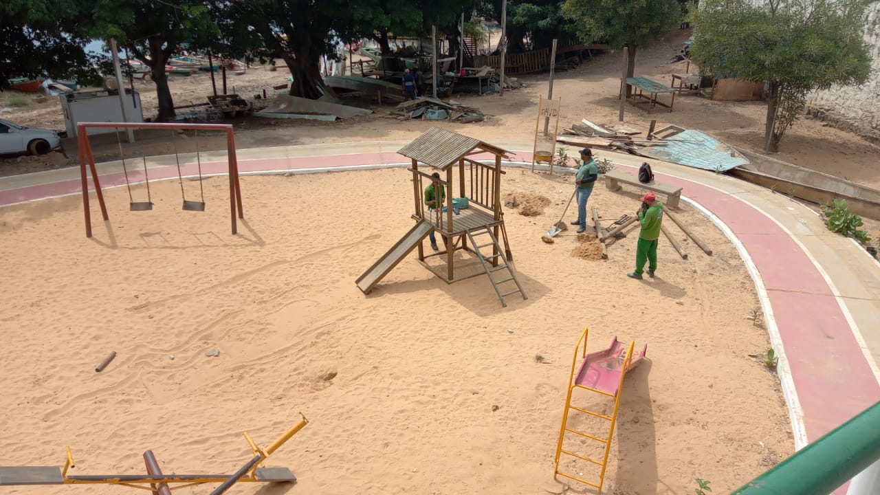 Prefeitura de Juazeiro reinstala brinquedos infantis do Parque Fluvial