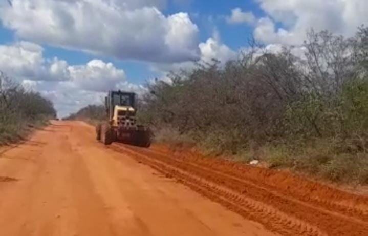 Prefeitura de Juazeiro melhora estrada e garante manutenção na iluminação pública de Guanhães, em Itamotinga