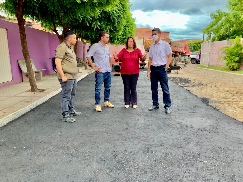 Através de parceria, Prefeitura de Juazeiro asfalta estacionamento do Instituto Ivete Sangalo e melhora acessibilidade de usuárias em tratamento de câncer