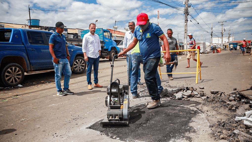 Tapa-buracos garante melhor mobilidade e segurança dentro do Mercado do Produtor de Juazeiro