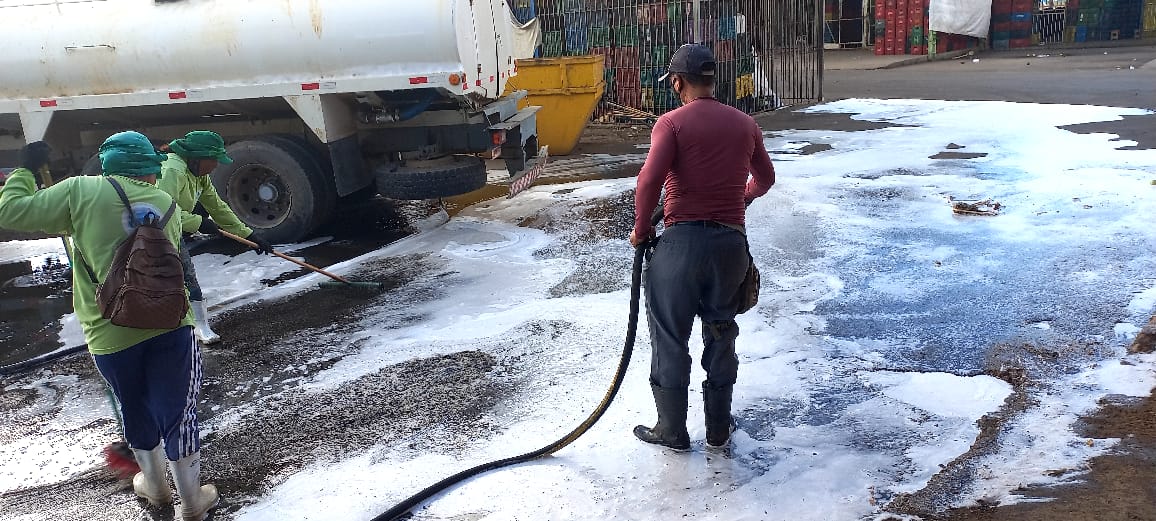 Para garantir melhor higiene, Mercado do Produtor de Juazeiro passa por lavagem periódica com água e sabão