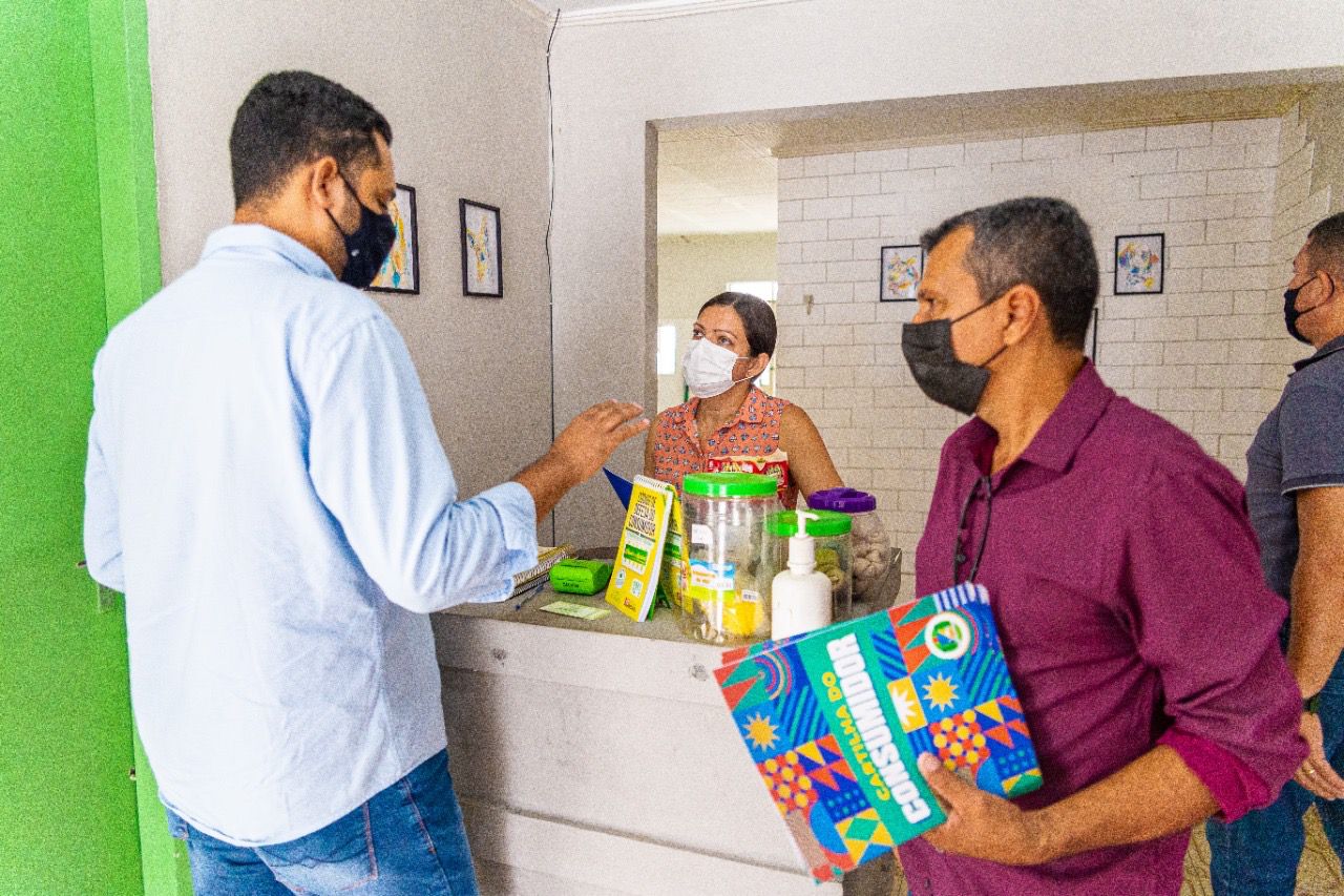 Em ação inédita, Procon Juazeiro fiscaliza pet shops da cidade e orienta fornecedores sobre as normas de proteção aos direitos dos consumidores