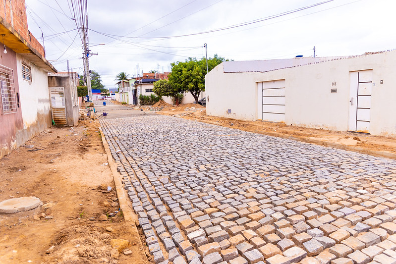 Ações de pavimentação da Prefeitura de Juazeiro realizam sonho de moradores do bairro Novo Encontro