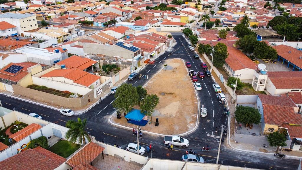 Com festa e alegria, Prefeitura de Juazeiro inaugura pavimentação no bairro Cajueiro e garante mobilidade urbana depois de 25 anos de abandono