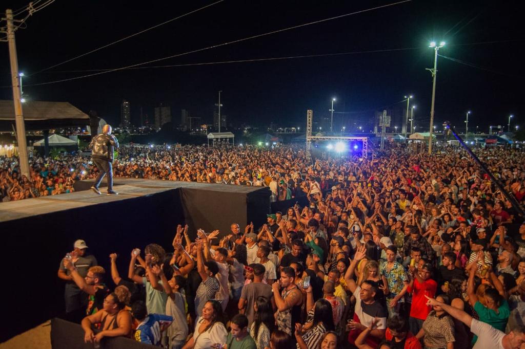 Multidão ocupa a Orla de Juazeiro na abertura da Copa Fest