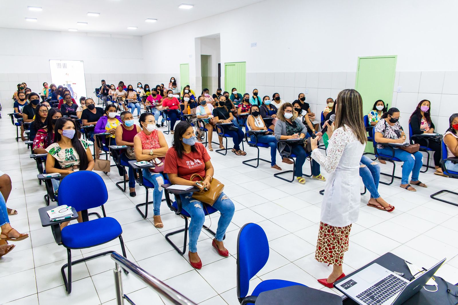 Prefeitura de Juazeiro realiza formação com merendeiras da rede municipal de ensino sobre boas práticas de manipulação dos alimentos