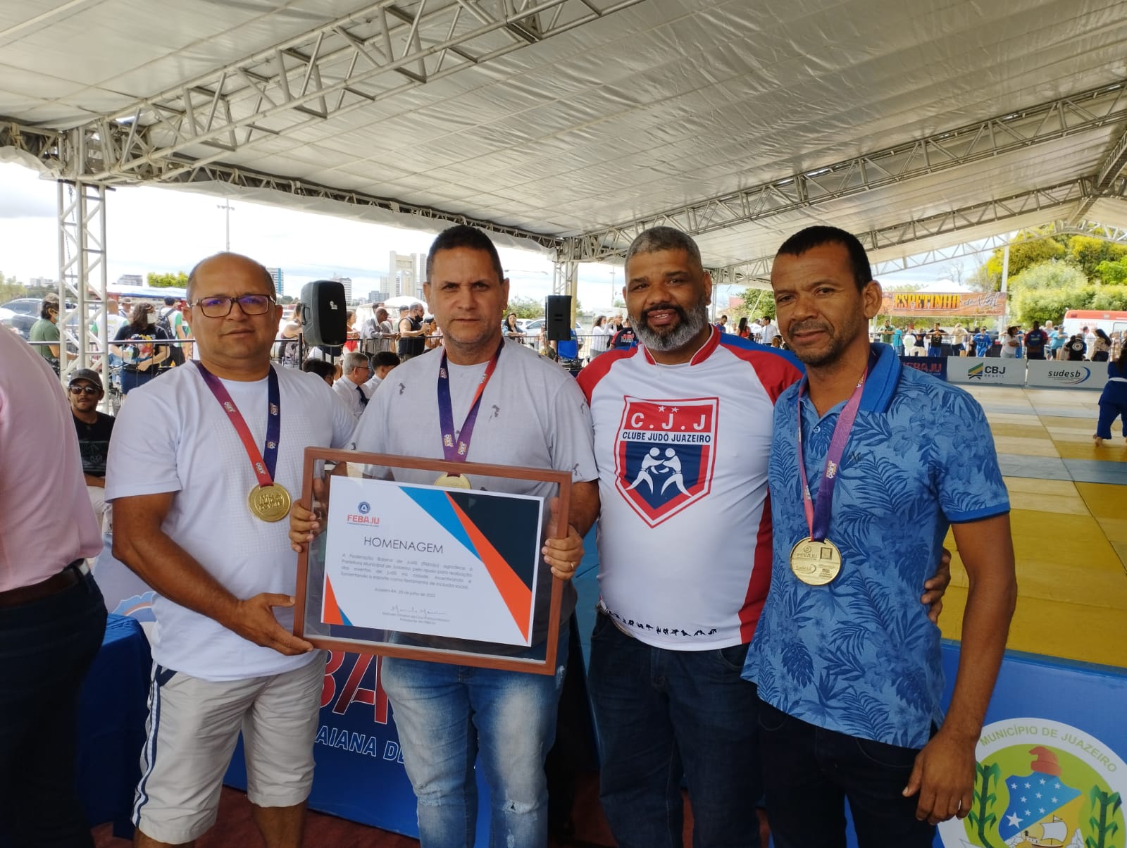 Durante competições, Prefeitura de Juazeiro recebe homenagem de agradecimento de Federação Baiana de Judô