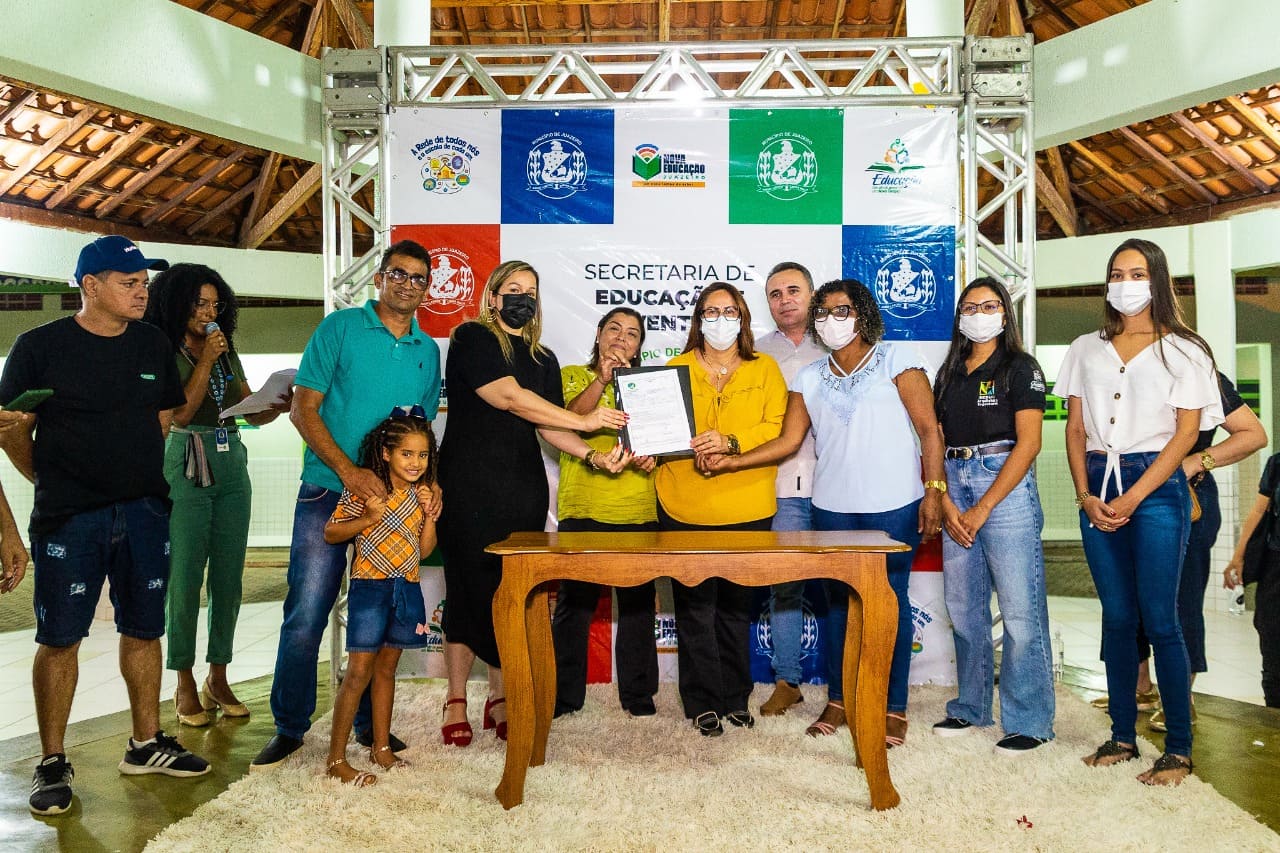 Prefeita Suzana Ramos assina ordens de serviço de mais de R$4 milhões para investimento em construção de creche e requalificação de  escolas de Itamotinga