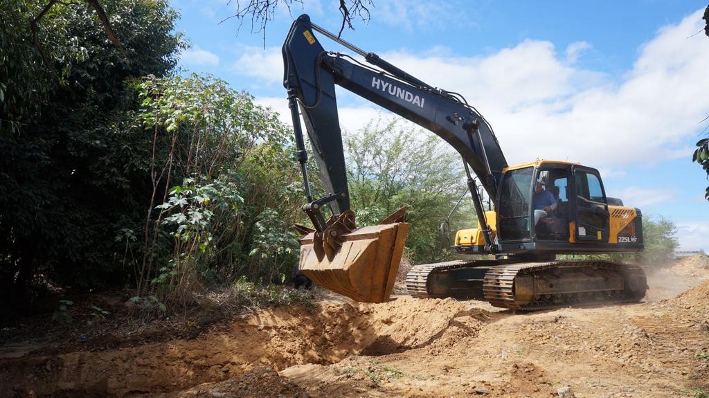 Prefeitura de Juazeiro inicia obras de drenagem para acabar com problema antigo de alagamentos na Rua Toufic Khoury, no Santo Antônio