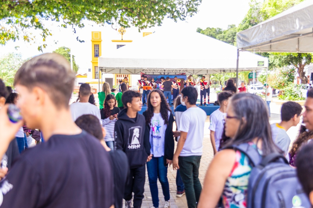 Programação da Semana da Juventude em Juazeiro leva serviços diversos à Praça da Bandeira e atrai grande público