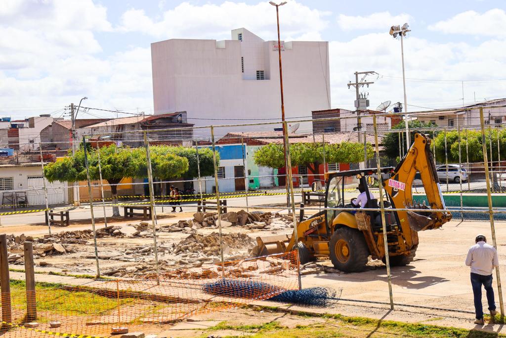 Prefeitura de Juazeiro avança cronograma de obras estruturantes e após requalificação, Parque Lagoa de Calu terá nova quadra de futsal e campo de areia