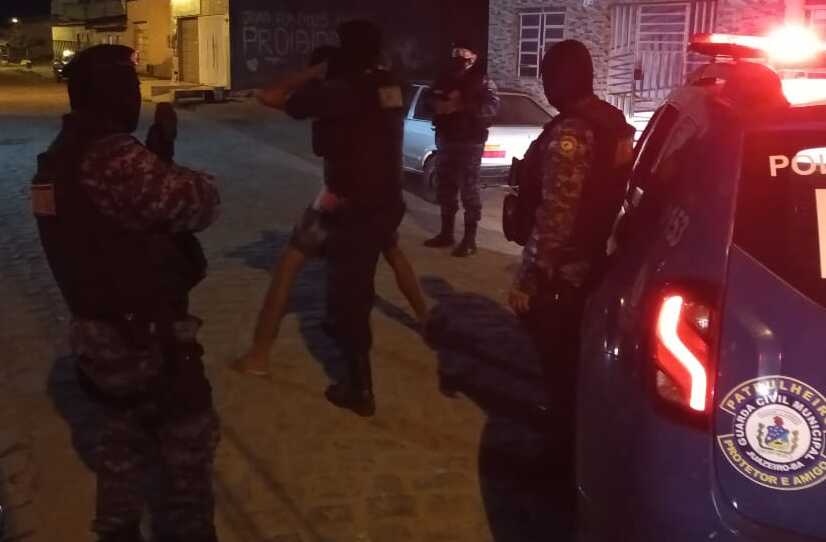 Guarda Municipal de Juazeiro evita homicídio de adolescente e prende suspeito em flagrante no Residencial São Francisco